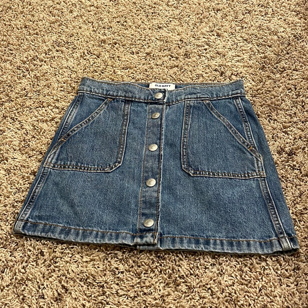 Super cute  denim skirt.